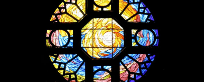 Rosace d'un vitrail de la chapelle du séminaire